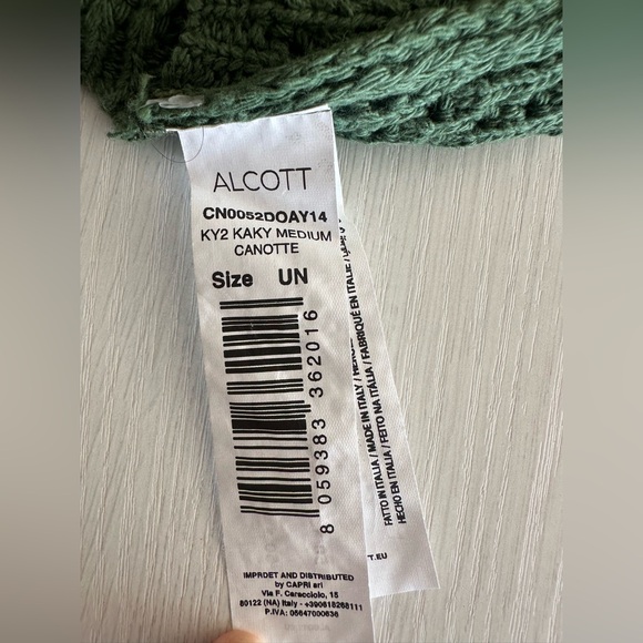 Alcott Green Cropped Crochet V-Neck Top - size UN/M - Picture 7 of 8